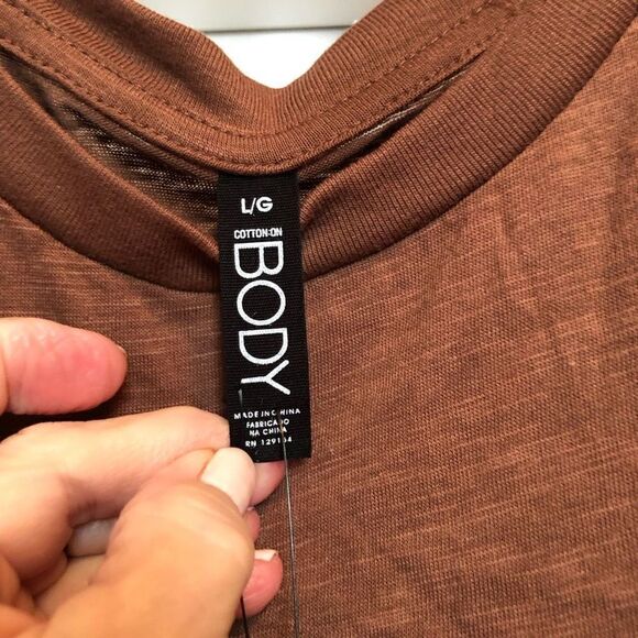 COTTON ON BODY - L Sz L Cropped Tank Top w/Crew Neck & Cut-In Sleeves CUTE & NWT - Picture 3 of 14